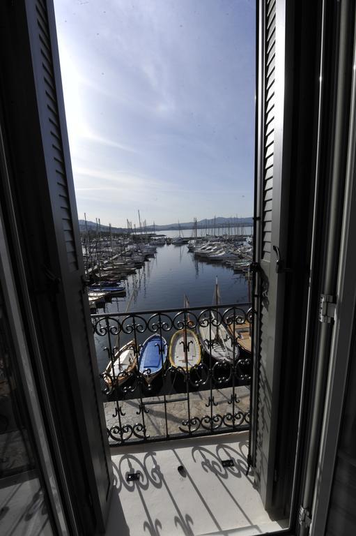 Hotel Restaurant De La Tour Sanary-sur-Mer Exterior photo