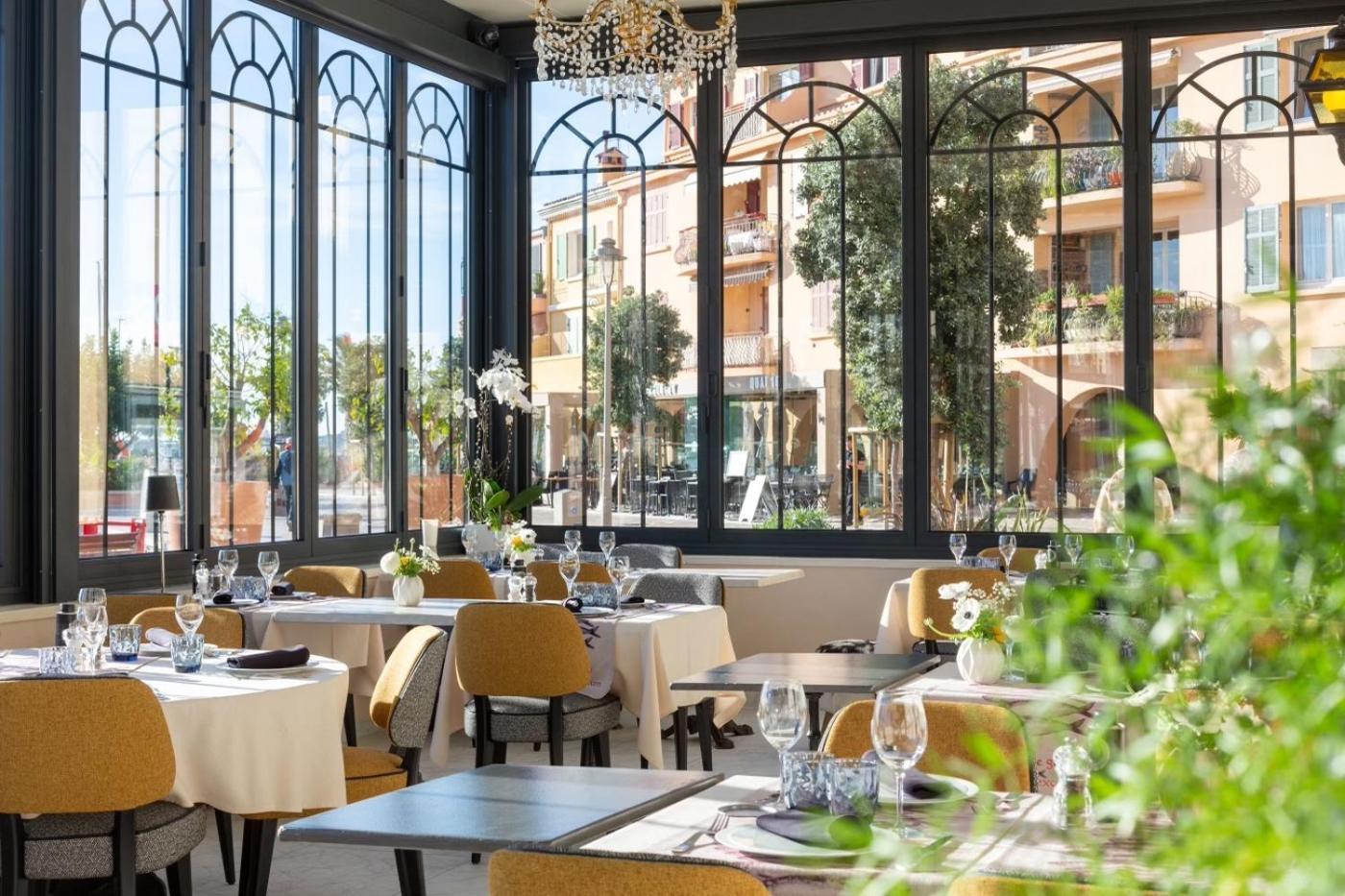 Hotel Restaurant De La Tour Sanary-sur-Mer Exterior photo